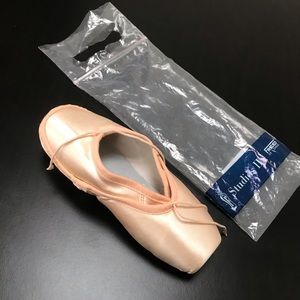 Freed Of London Ballet Point Shoes New